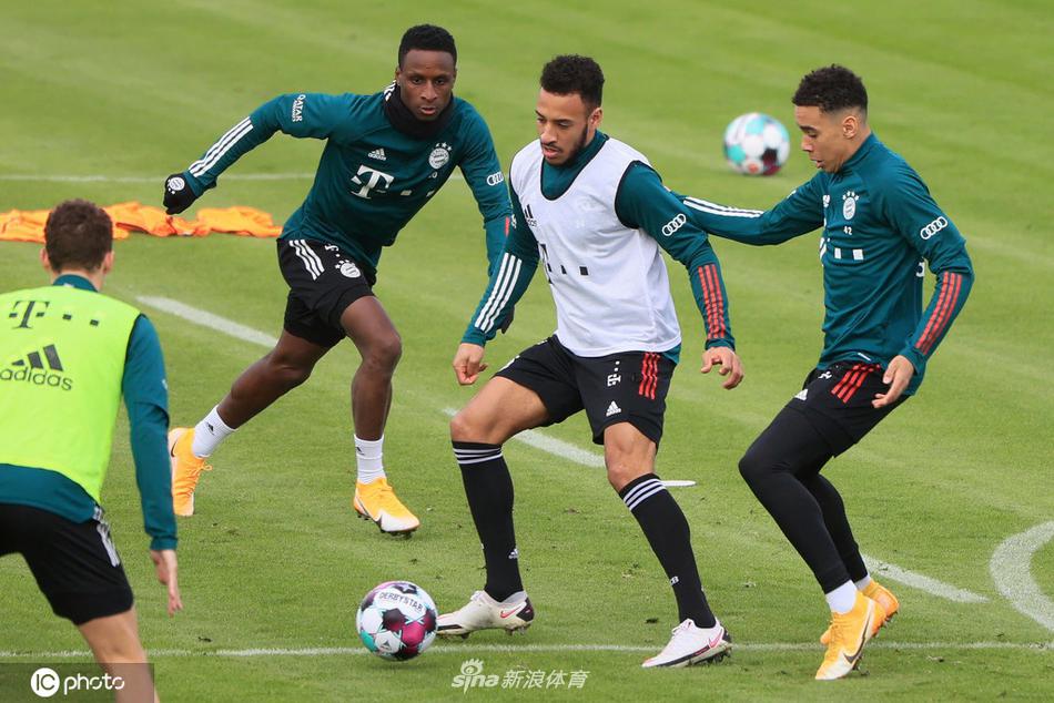 الاتحاد المصري ينهي تعاقده مع إيهاب جلال ويتجه لتعيين مدرب أجنبي للمنتخب الوطني